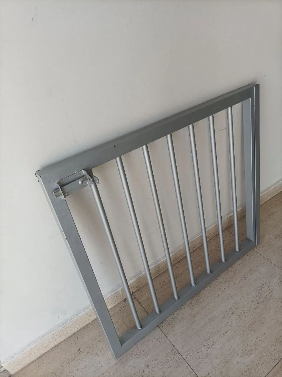 Grade de proteção de metal. Altura: 80cm. Comprimento: 89cm. Largura: 4cm. - Foto 5