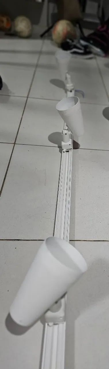 Trilho Led 4 Spots Direcionáveis Instalação Sobrepor Moderno 220v / 127v