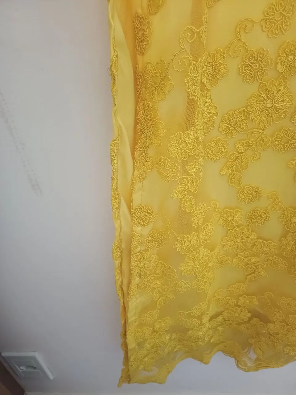 Vestido amarelo longo de renda - Foto 3