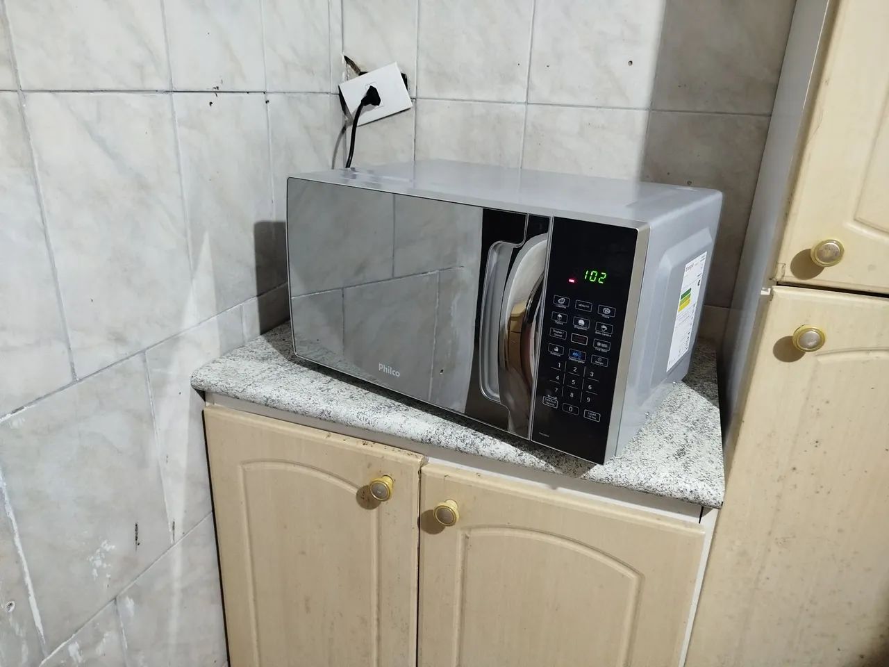 Microondas Philco Espelhado 28L 127v IMPECÁVEL, com pouco tempo de uso, sem observações.