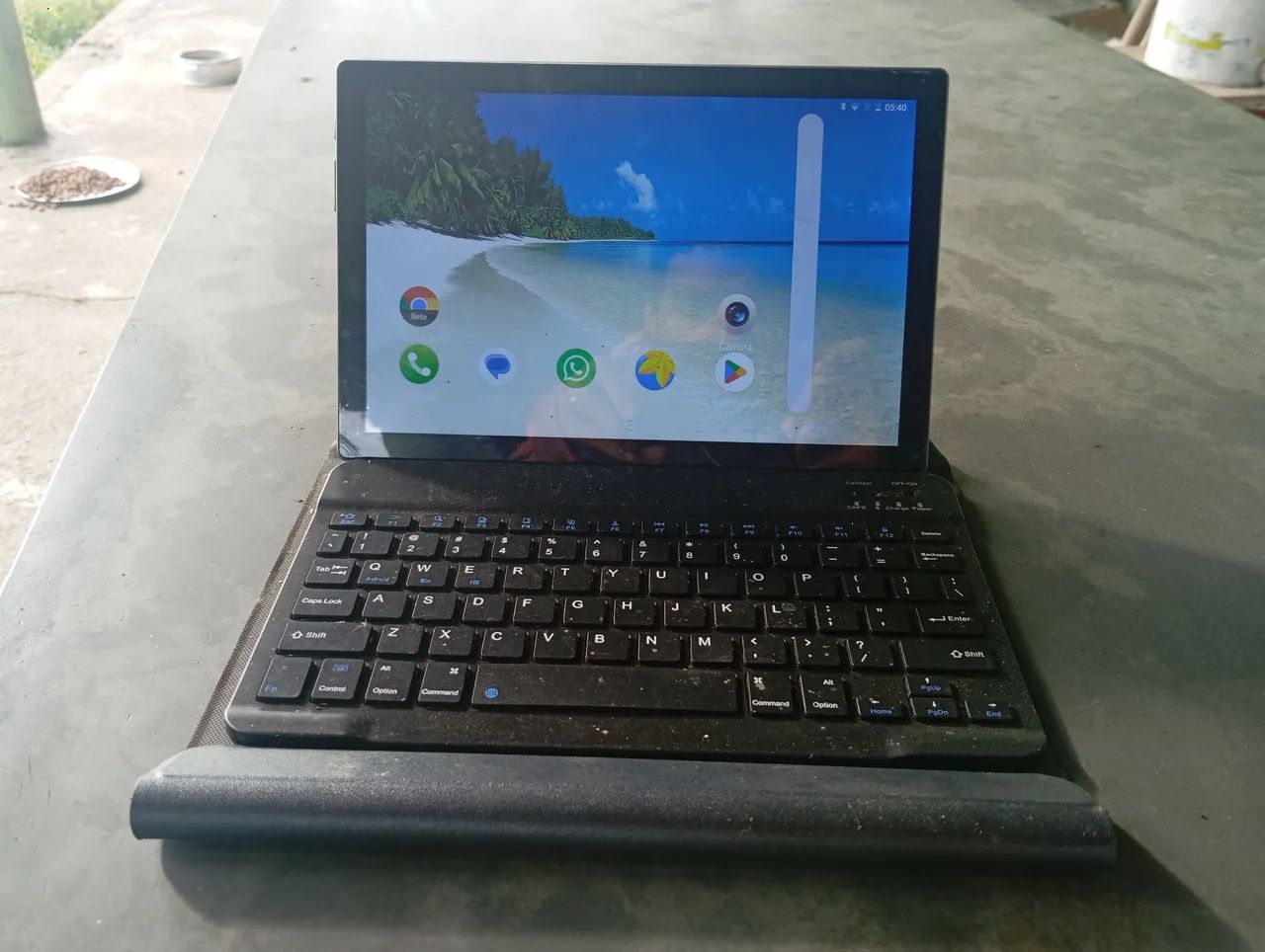 Tablet com teclado e suporte
