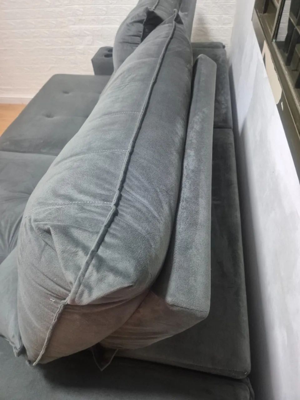Sofá Retrátil e Reclinável 2,60m com Porta Copos Cinza498169533579939843