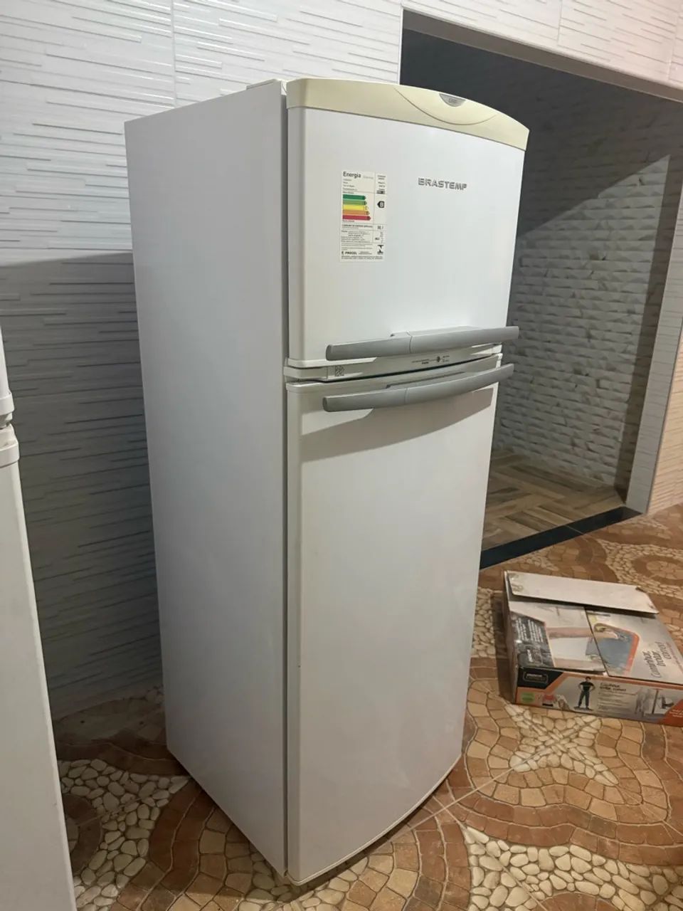 Geladeira Brastemp , Clean 260 litros. 800 reais. - Geladeiras e