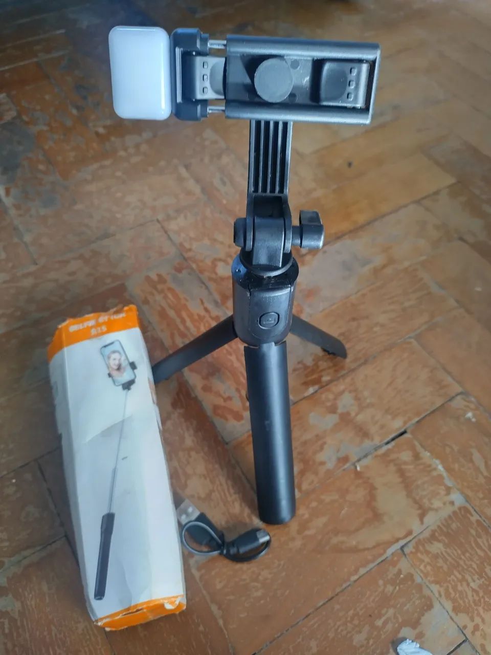 Tripé para celular com botão de fotos  - Foto 4