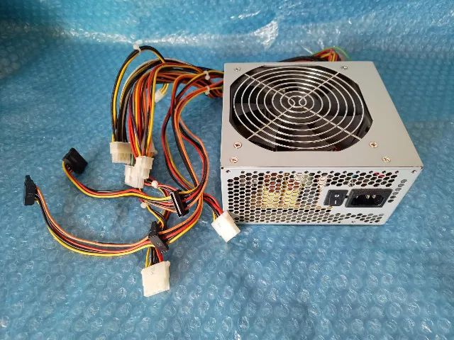 Fonte ATX Delta 500 W.