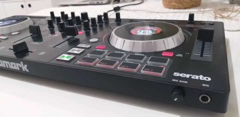 DDJ Numark Mixtrack Platinum. - Foto 2