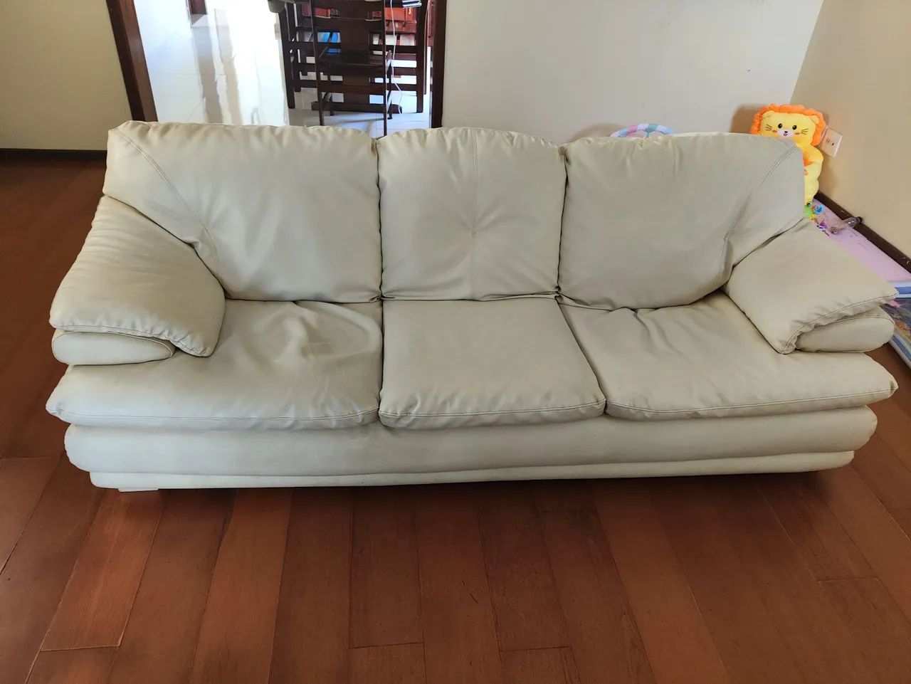 Sofá 3 lugares de couro branco - Foto 2