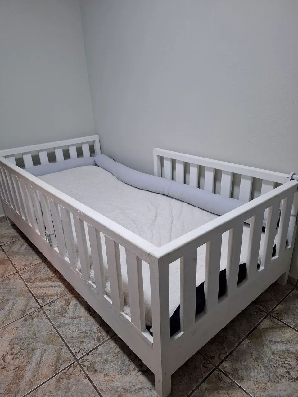 Cama montessori solteiro madeira maciça cambará 