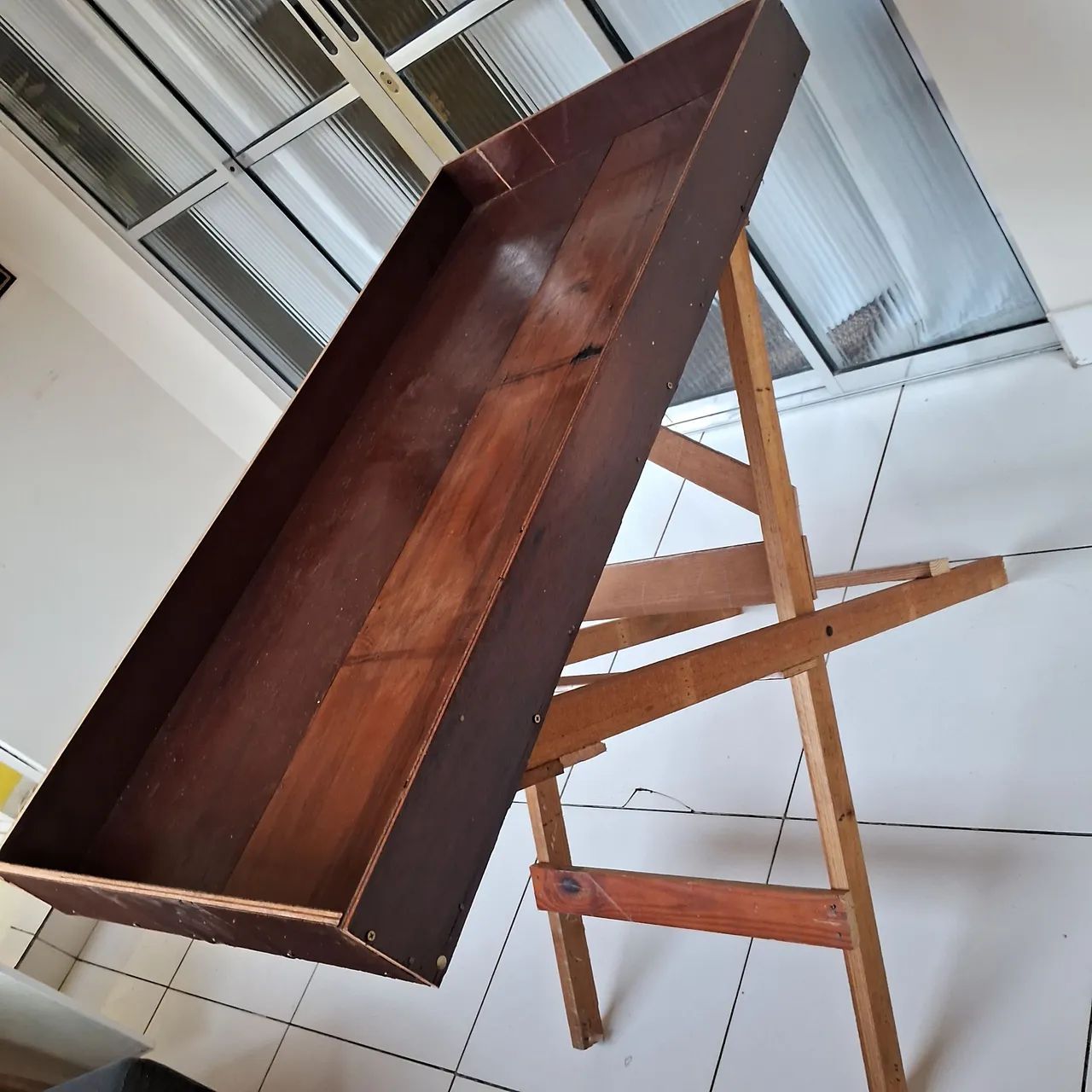 Tabuleiro invernizado. 1,20 M X 60 cm, ótimo para baianas de acaraje - Foto 2