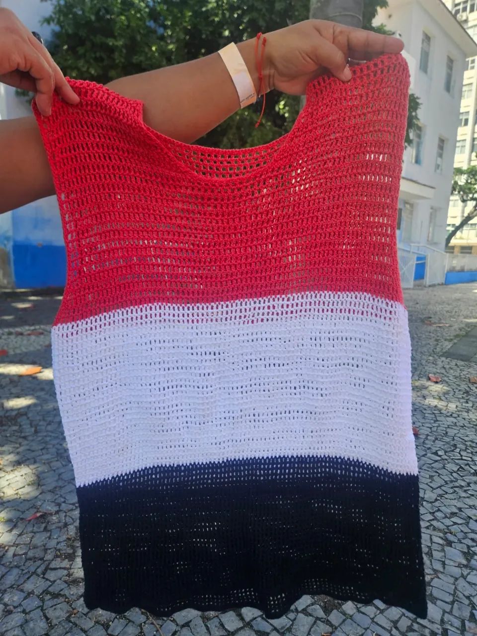 Camisa tricolor regata em crochê  - Foto 3
