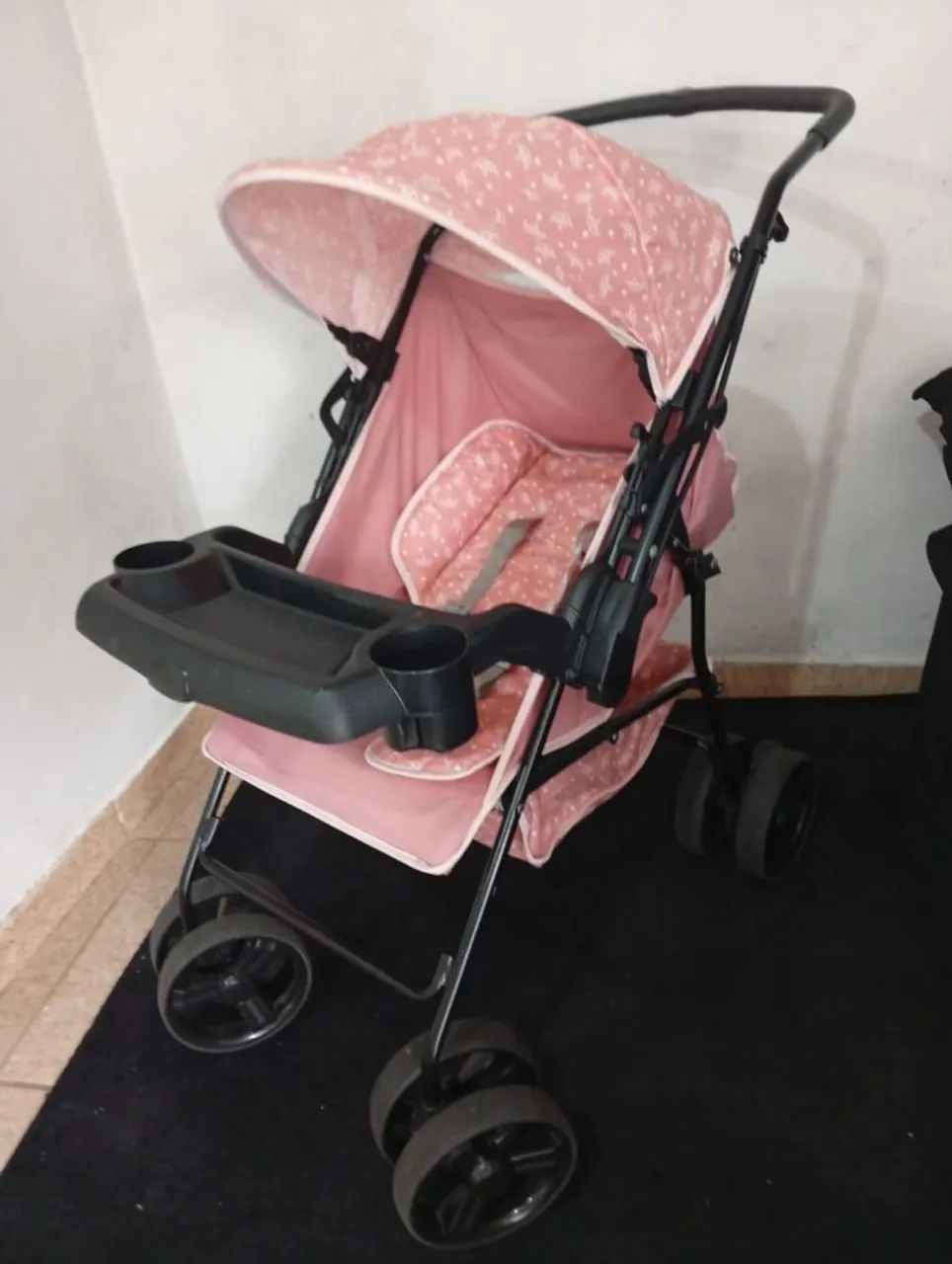 Carrinho de bebê com o bebê conforto  - Foto 3