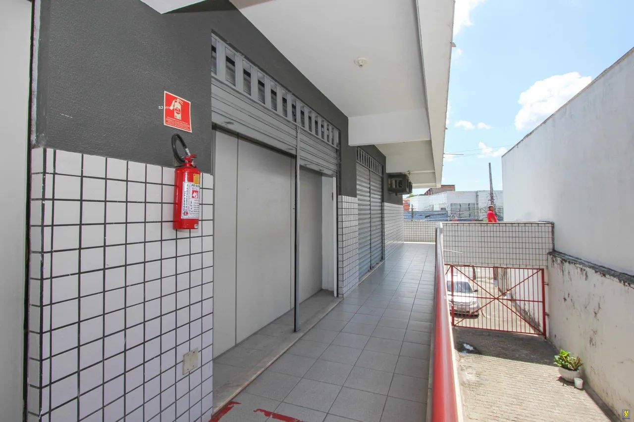 Sala comercial com estacionamento no Bom Futuro - Foto 2