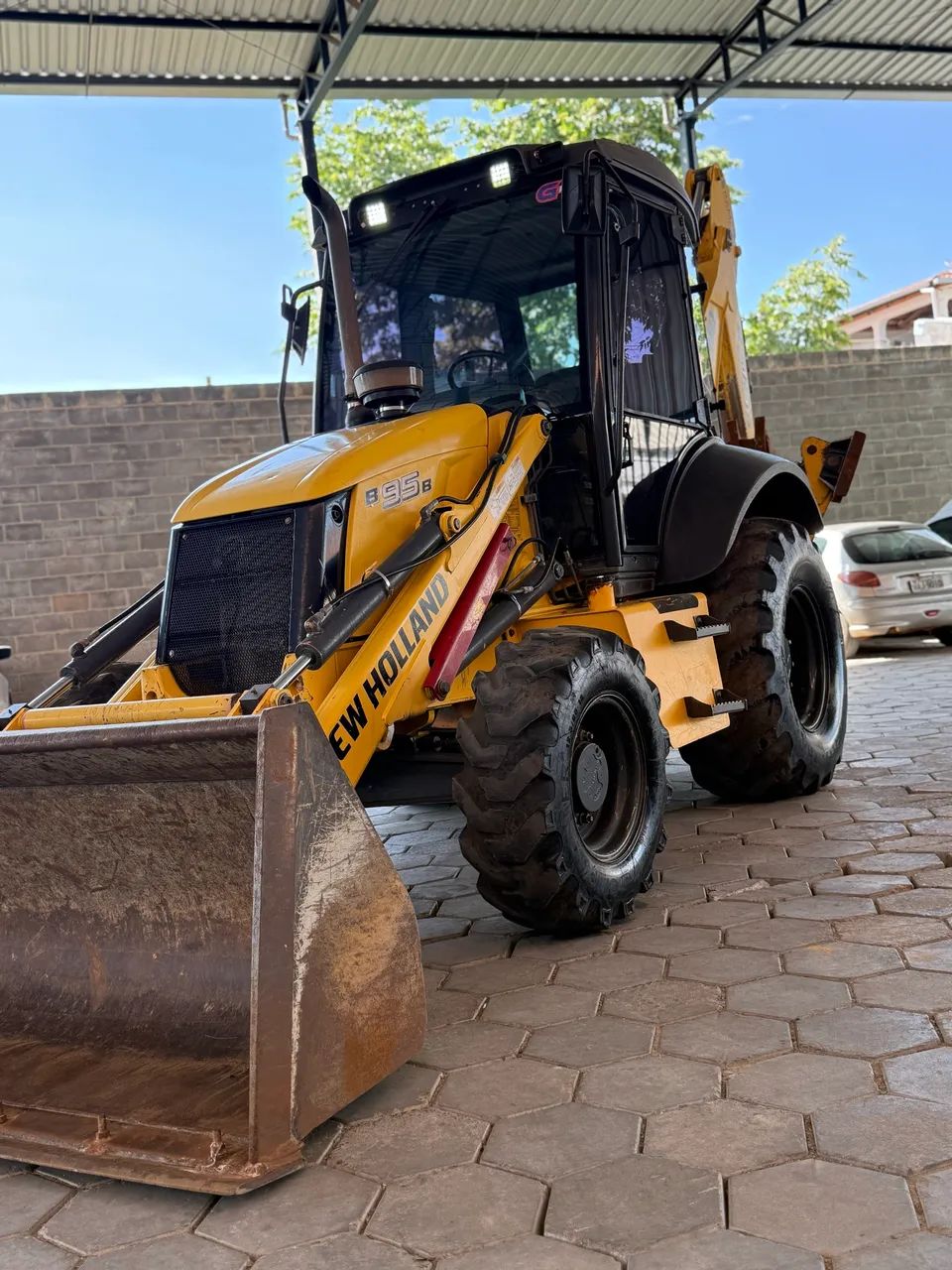 Retroescavadeira NEW HOLLAND B95B ano 2021