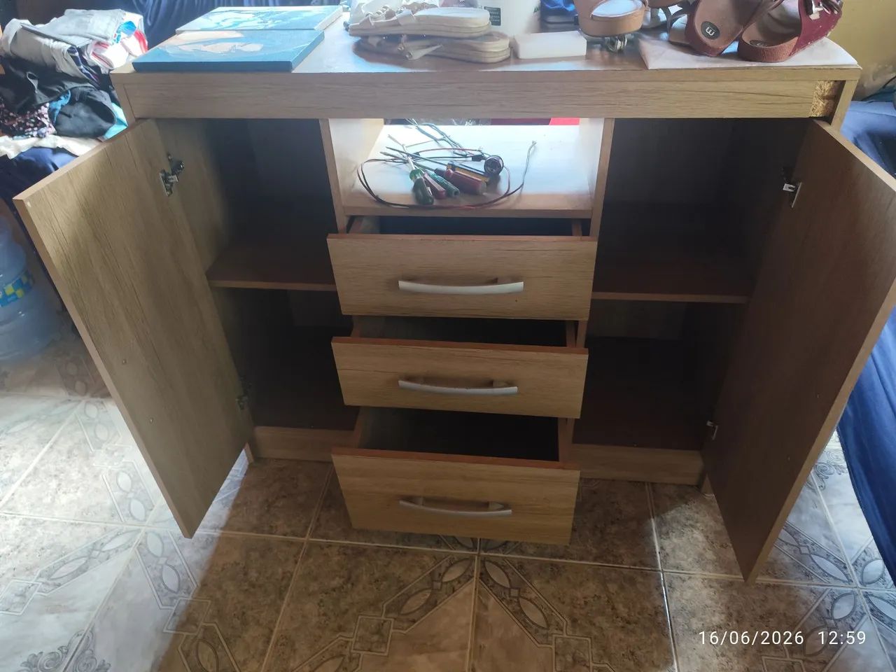 Cômoda marrom 2 portas e 3 gavetas - Foto 2