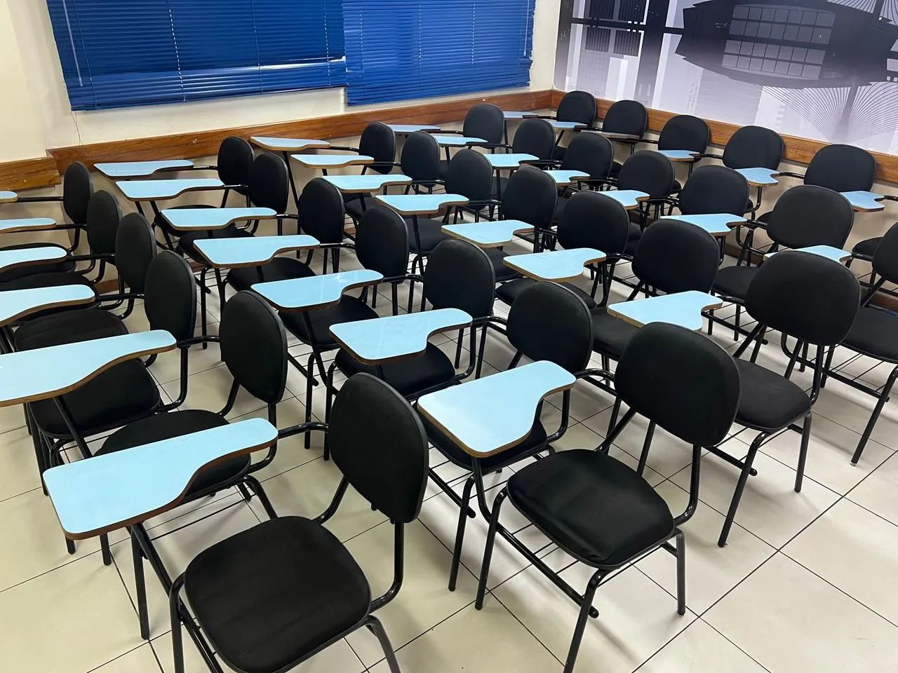 CADEIRA ESCOLAR