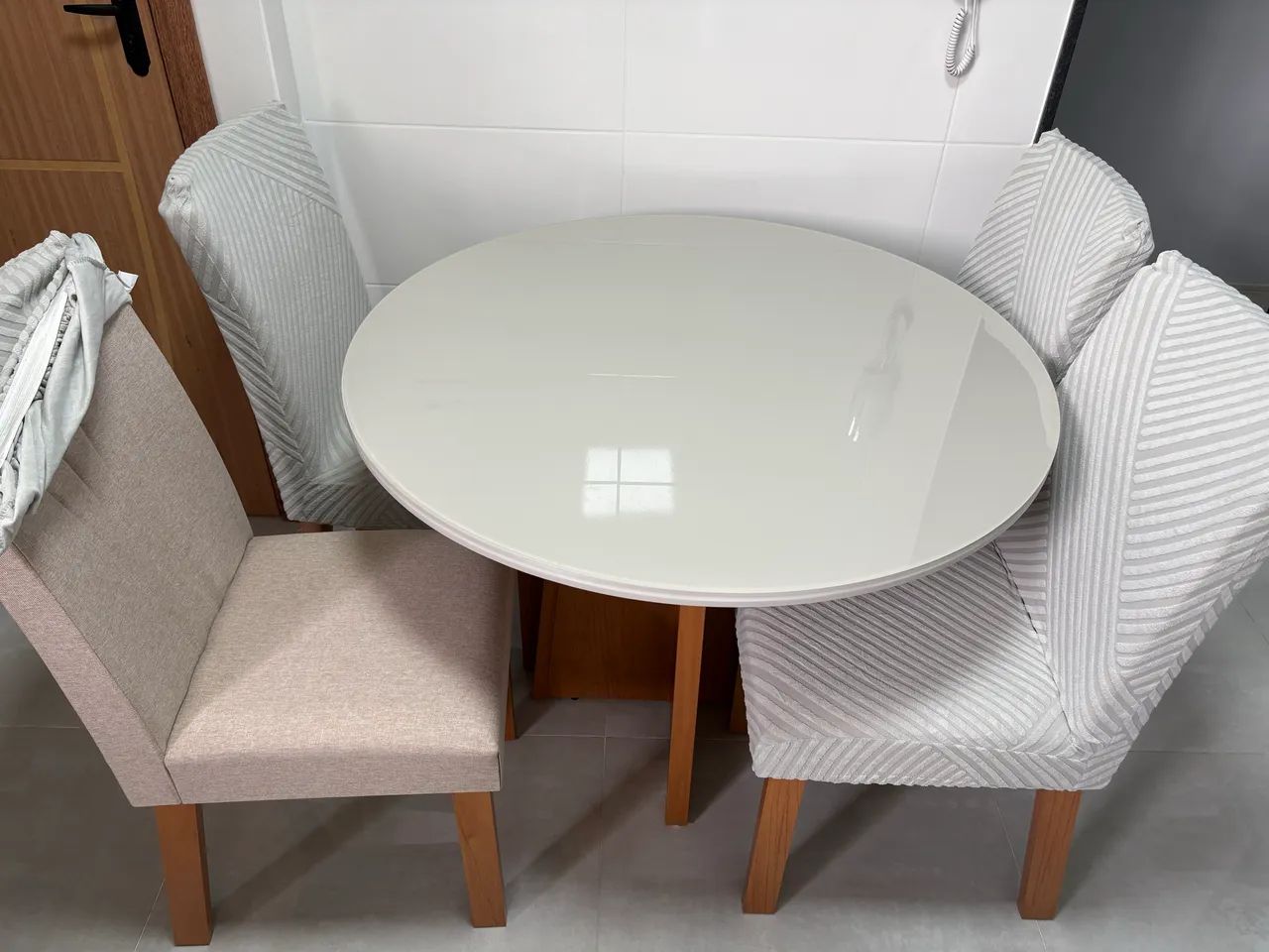 Mesa de 4 cadeiras  - Foto 2