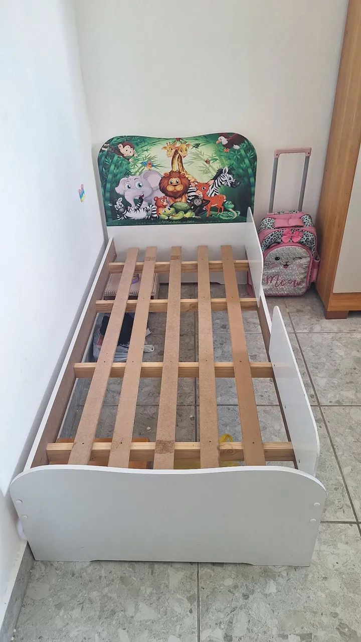 Cama infantil semi nova