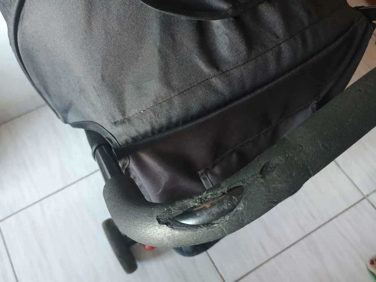 Vendo carrinho de bebê usado novo  - Foto 2
