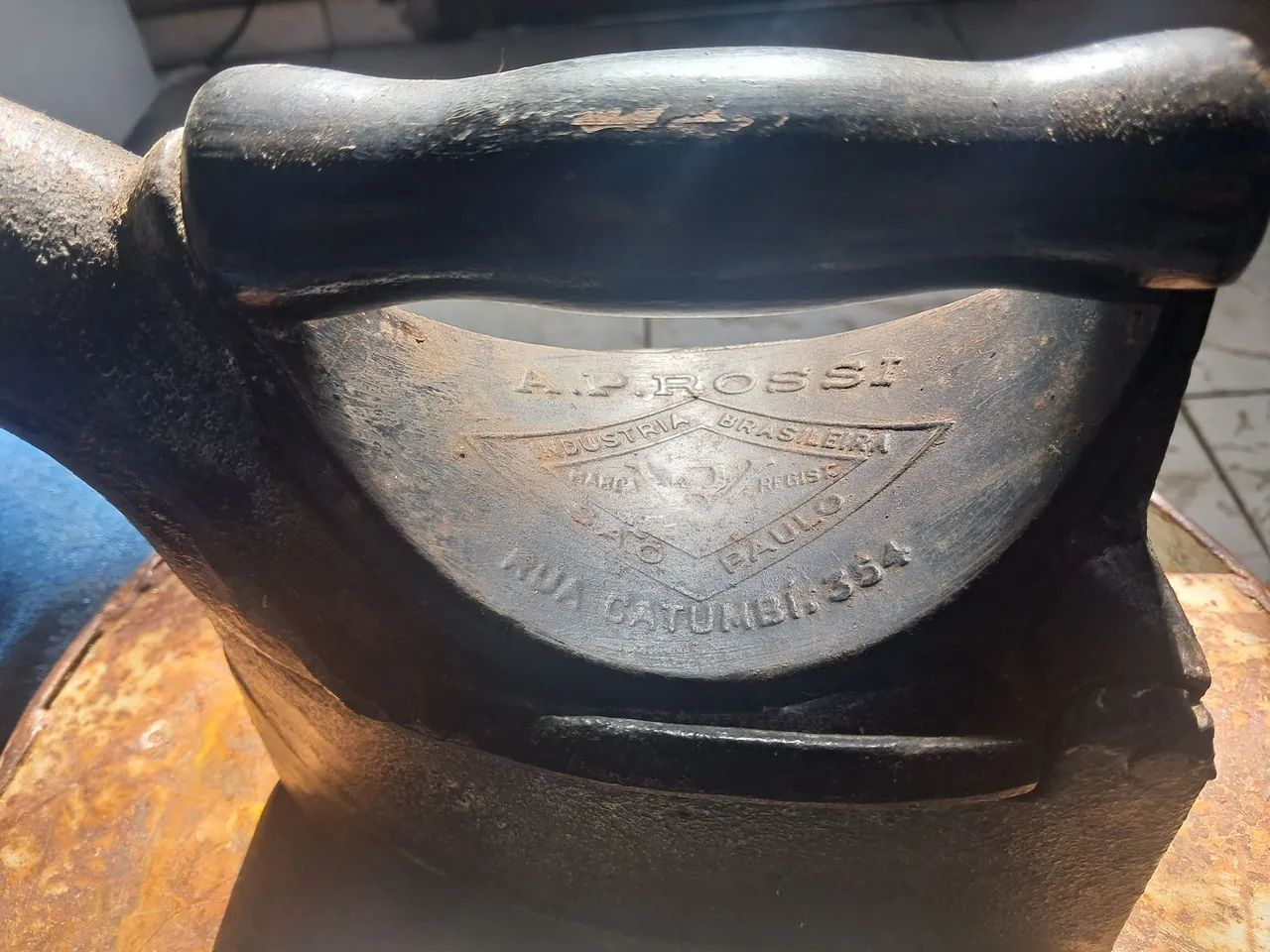 Ferro de passar antigo 