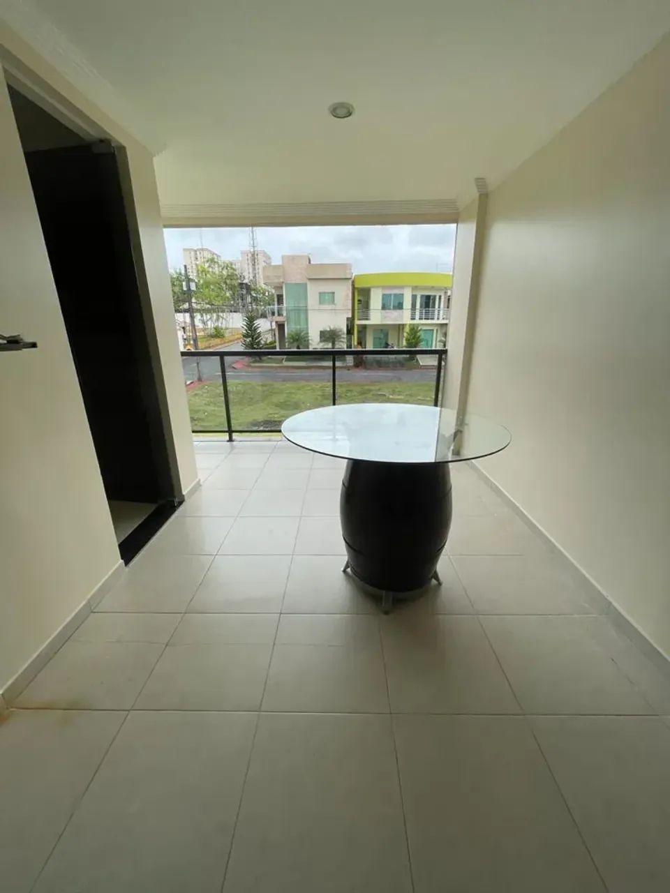 Casa espaçosa em condomínio fechado - Foto 4