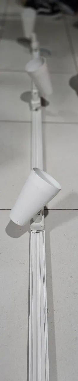 Trilho Led 4 Spots Direcionáveis Instalação Sobrepor Moderno 220v / 127v - Foto 2