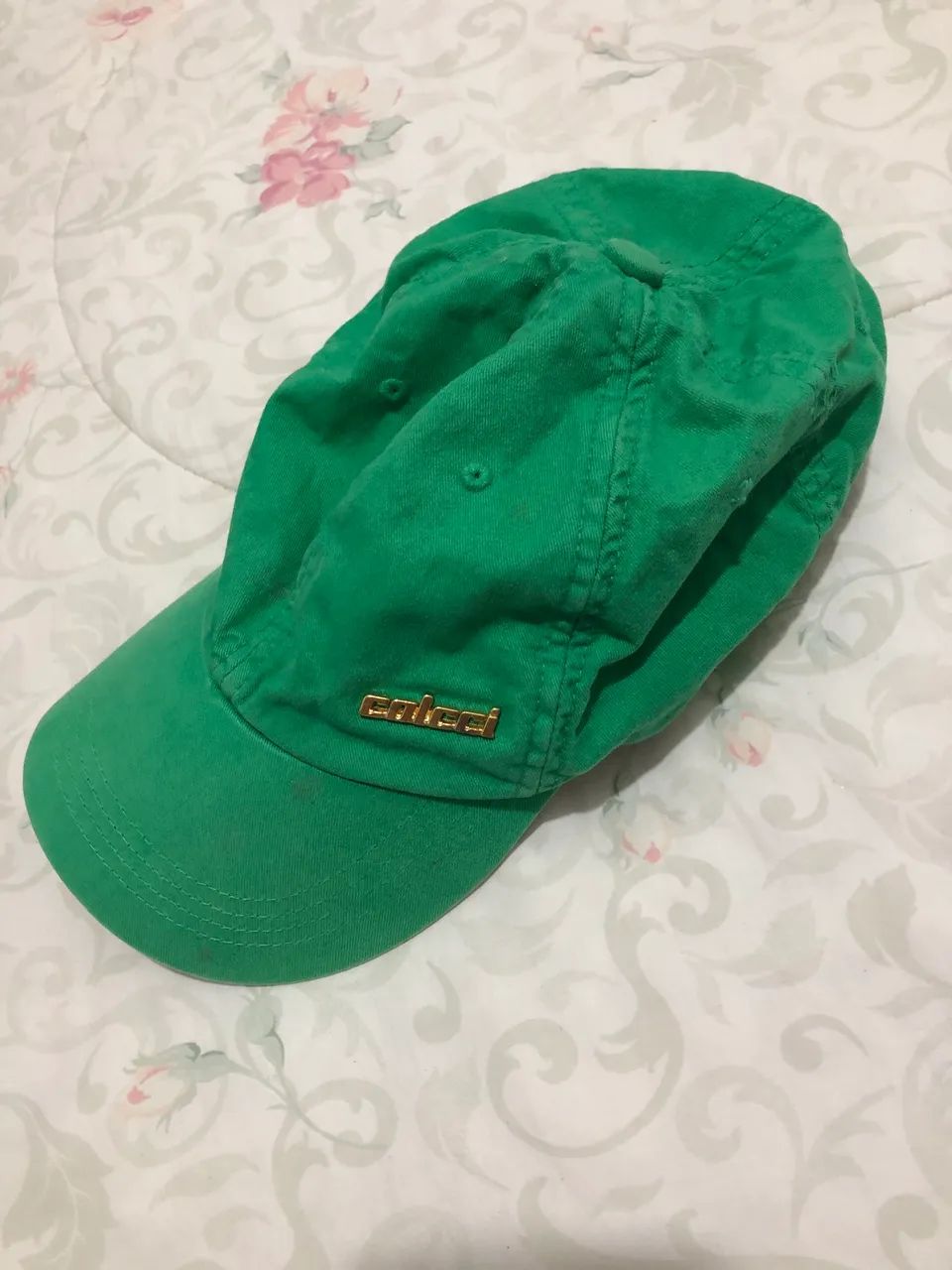 Boné colcci 