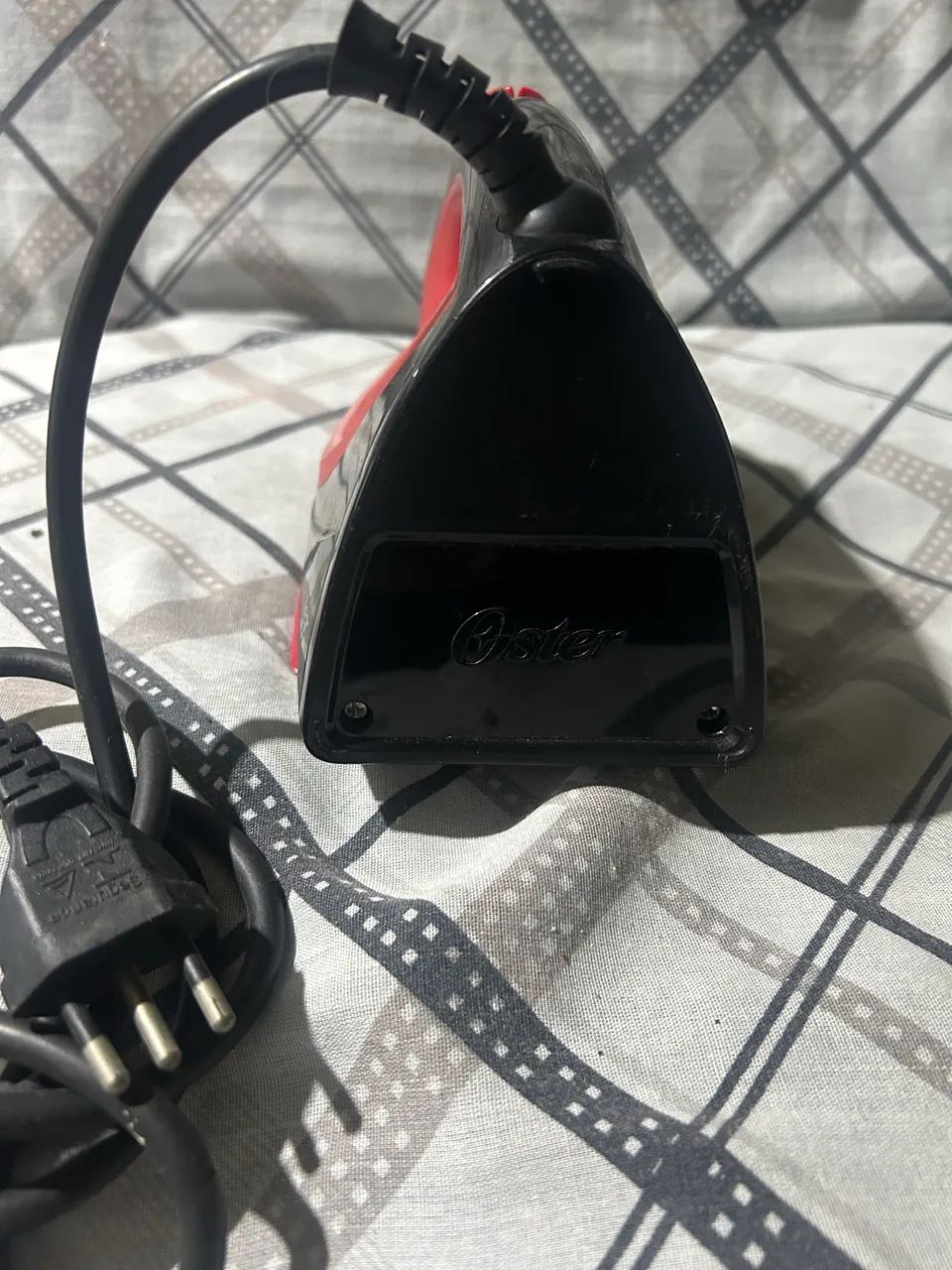 Ferro de passar roupa Oster - Foto 2