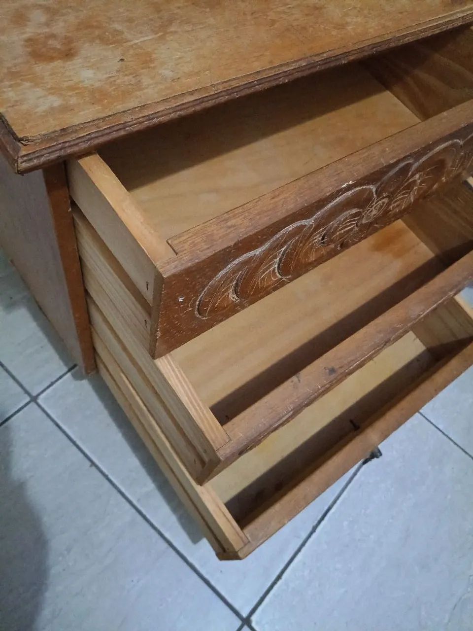 Criado mudo com 3 gavetas  - Foto 4