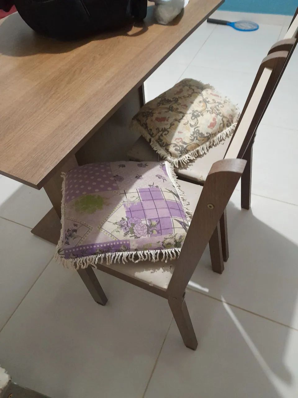 Sofa + mesa + 4 cadeiras - Foto 2