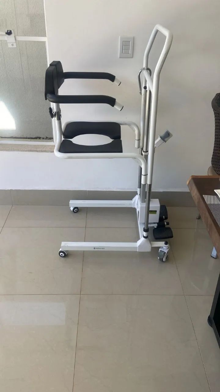 Cadeira de Transferência Multiuso com Elevação Eletrônica até 135 Kg Assento 48,5 cm D80 D - Foto 3