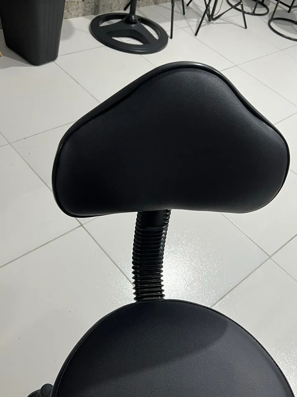 Vendo kit estética maca, mocho, escada e carrinho auxiliar  - Foto 2