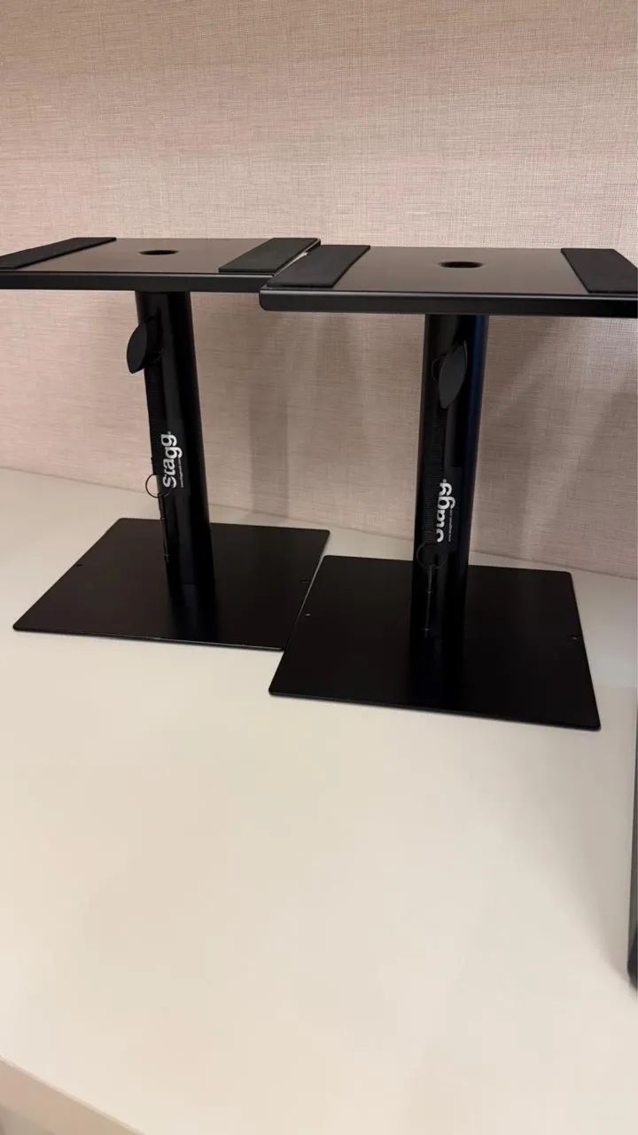 PAR SUPORTE STAGG PARA MONITOR