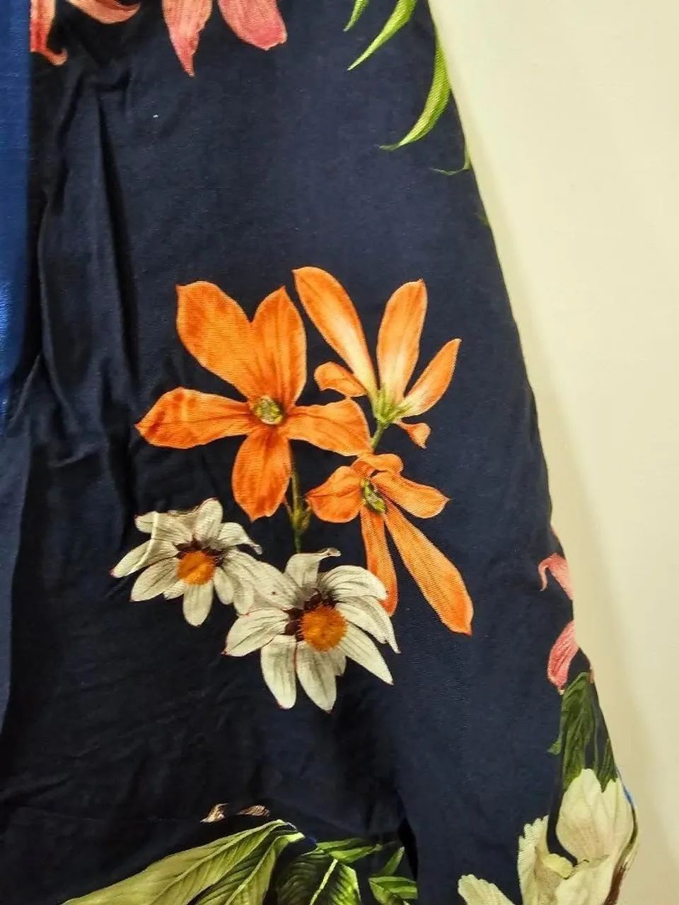 Blusa Fem. Azul Estampada c Flores Damiller P - Foto 3