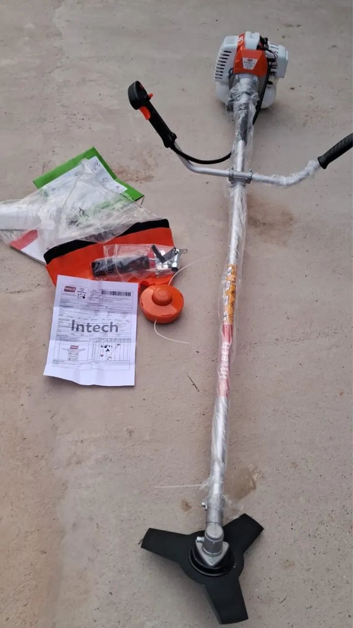 Vendo roçadeira nova 