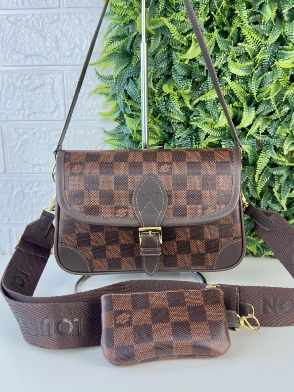 Bolsa de ombro Louis Vuitton com o padrão Monogram - Foto 4