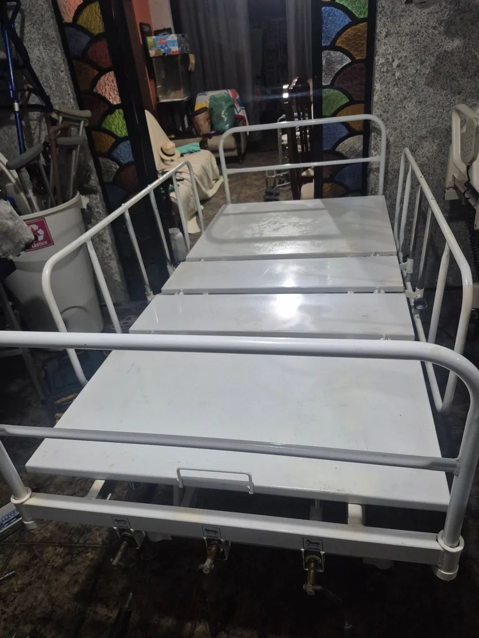 Cama hospitalar  3 manivelas marca desematec