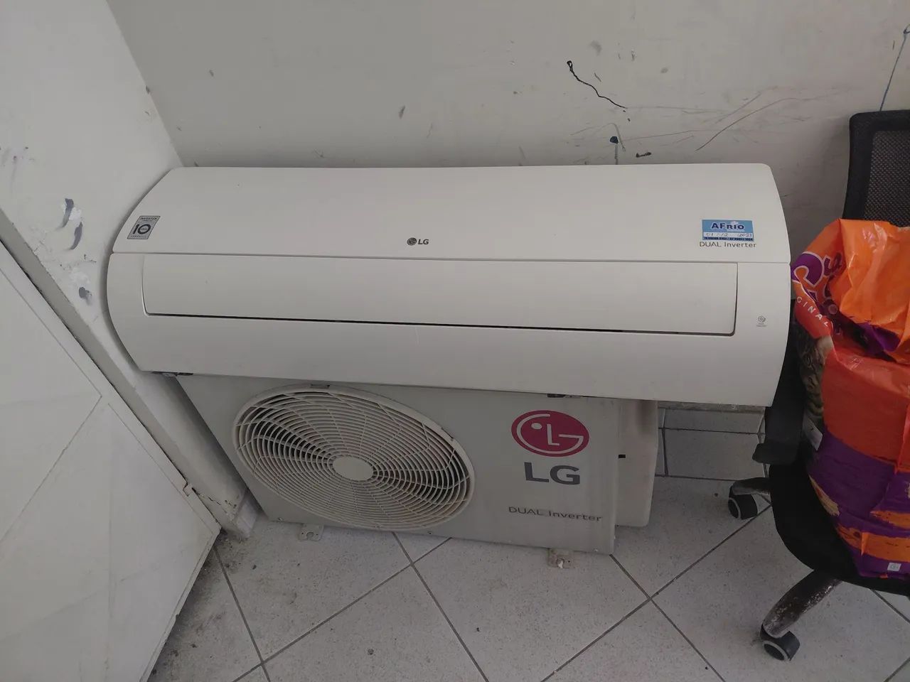 Vendo ar condicionado com defeito não sei qual é 