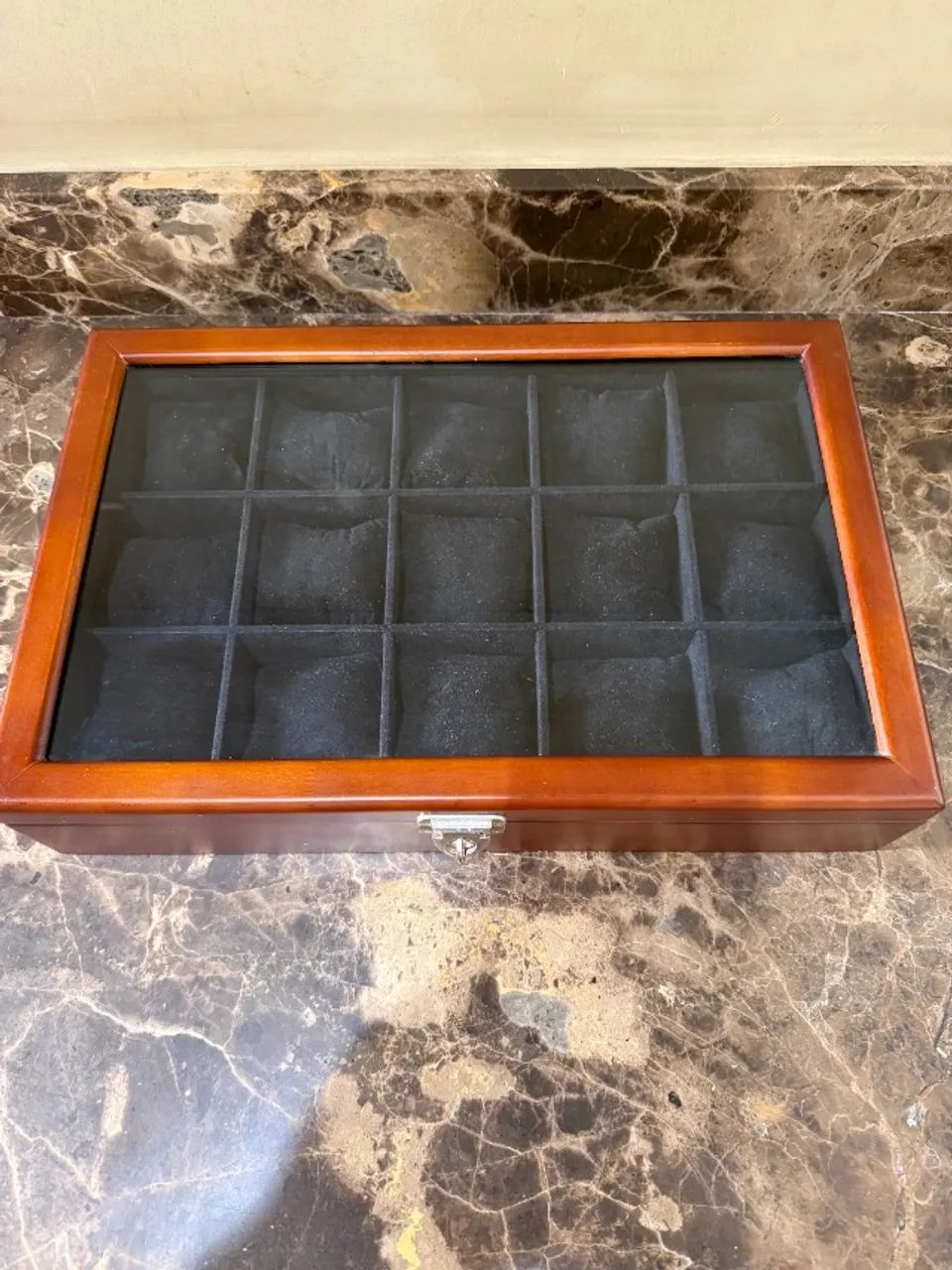 VENDO LINDA CAIXA DE MADEIRA PARA 15 RELOGIOS  - Foto 2