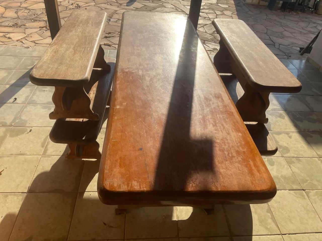 Mesa de madeira maciça Família 