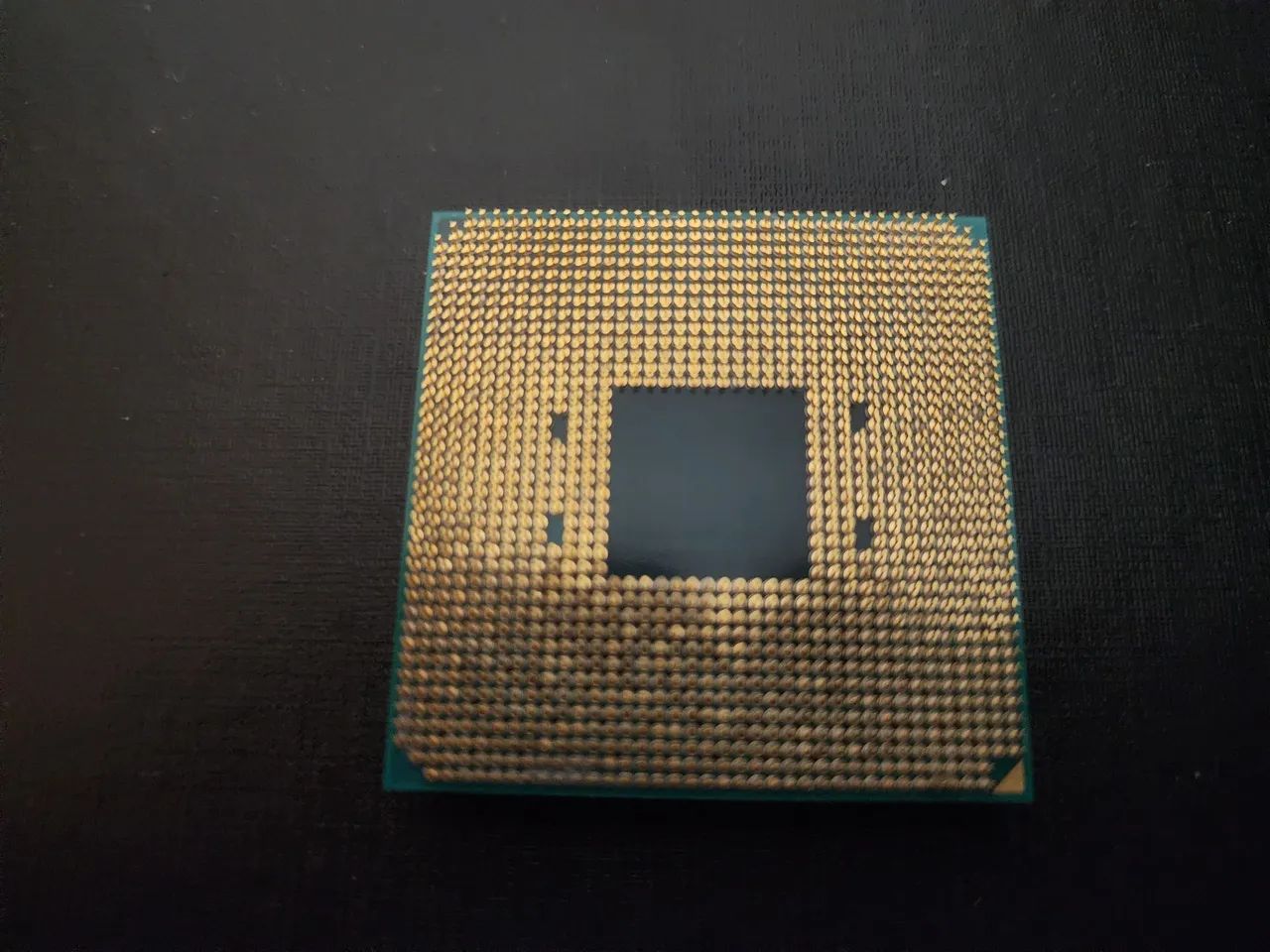AMD RYZEN 3 2200G + Cooler original - Foto 2