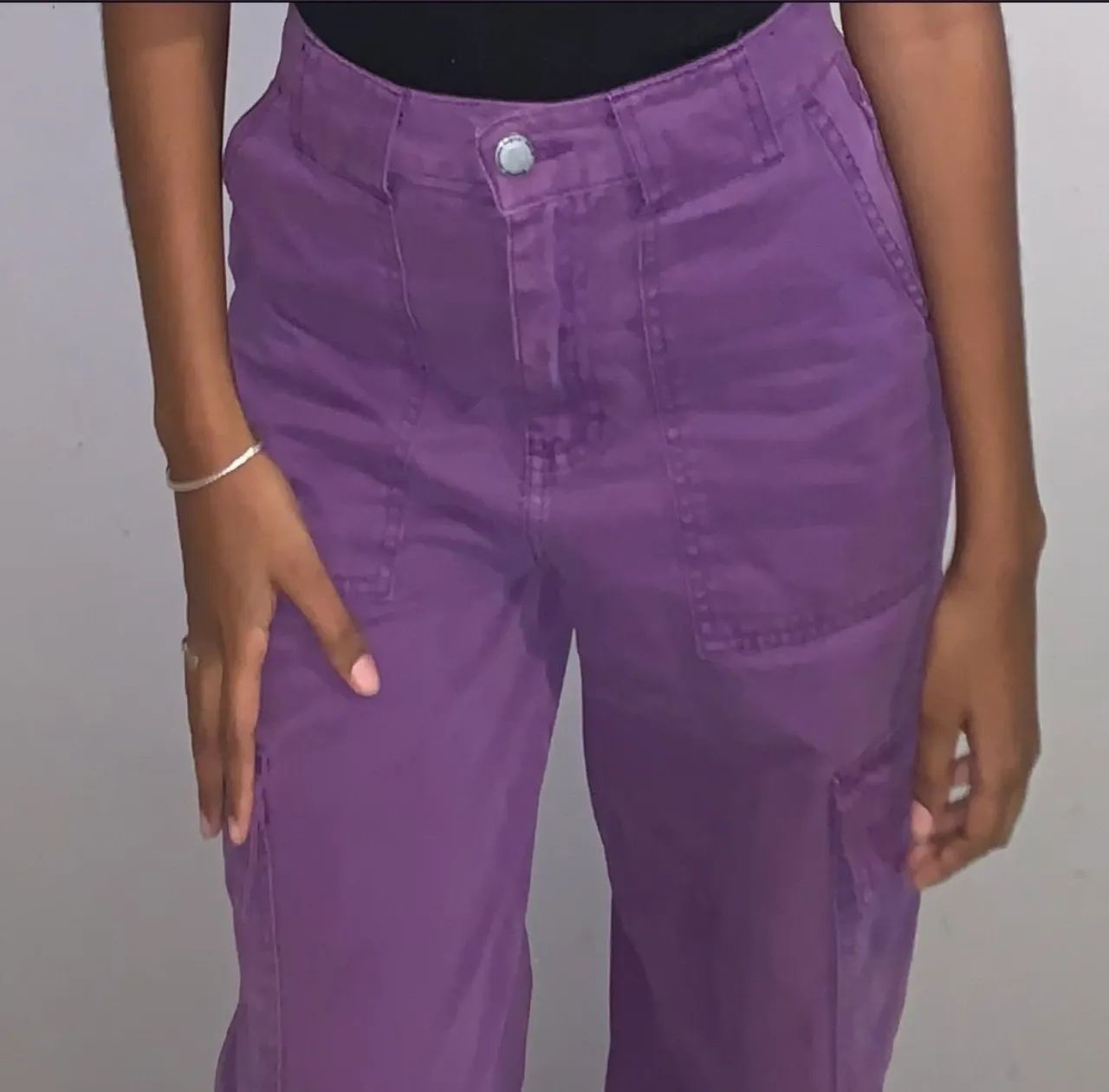 calça cargo roxa renner