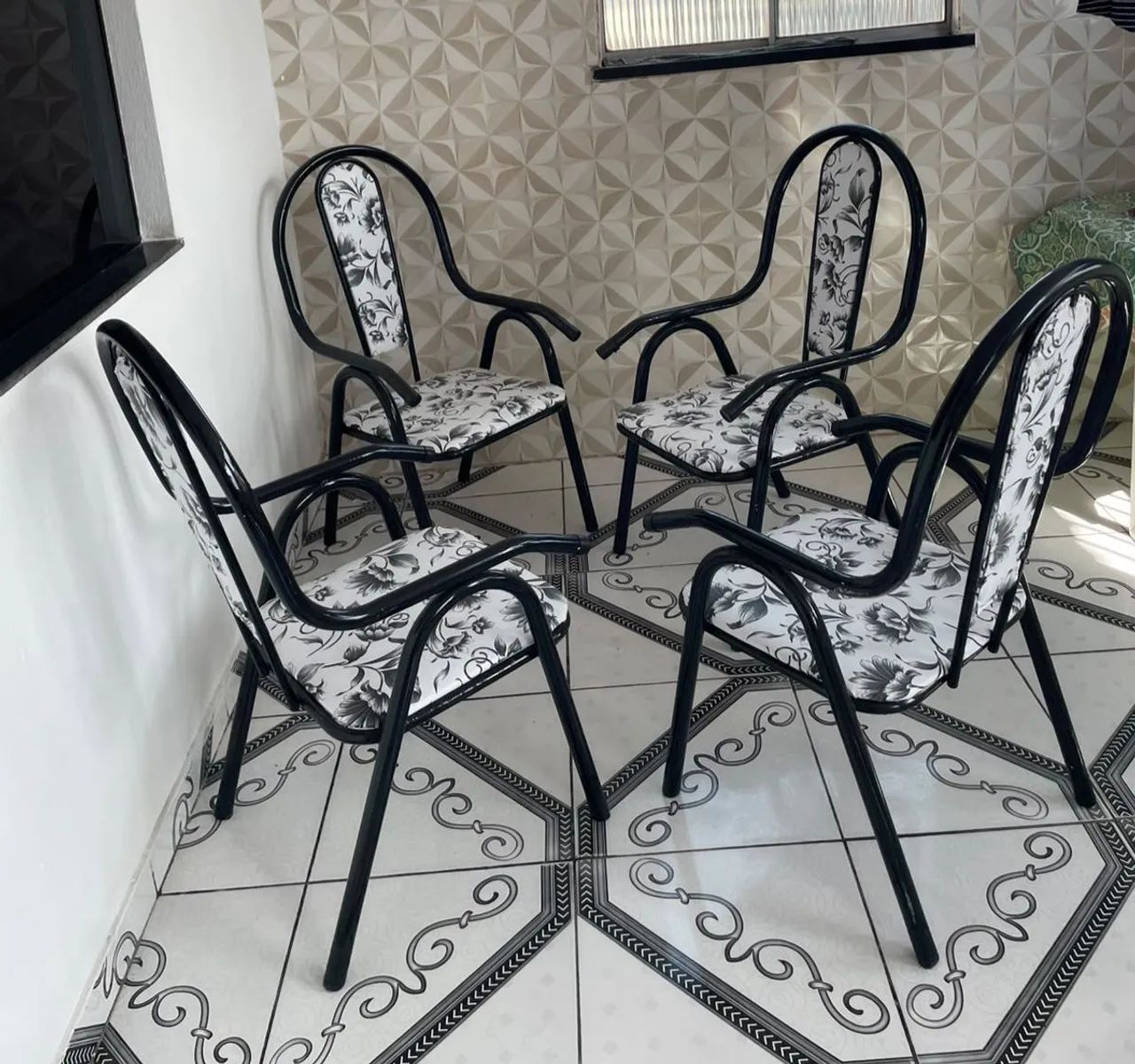 Jogo com 4 Cadeiras Estofadas - R$ 350. - Foto 2