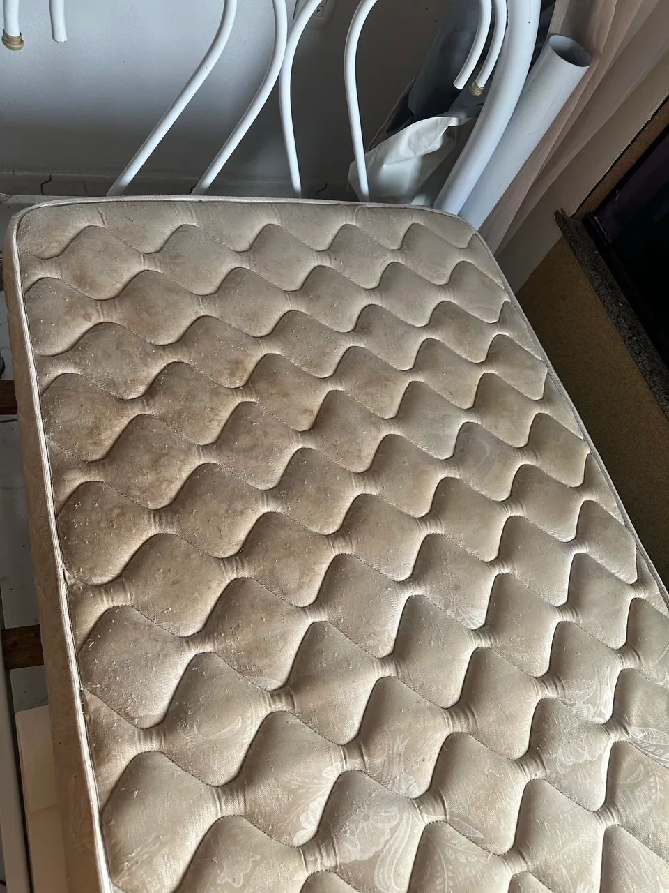 Cama de solteiro em ótimo estado só avaria do tempo - Foto 4