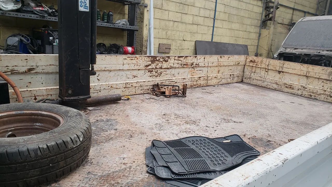 Carroceria de ferro com munck elétrico  - Foto 4