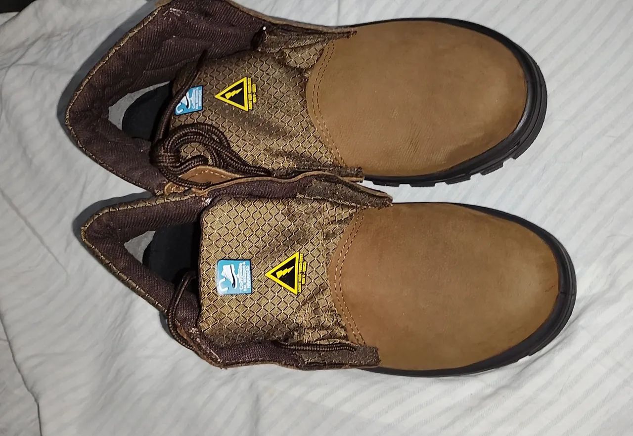 Bota couro nobuck hodrofigado cafe