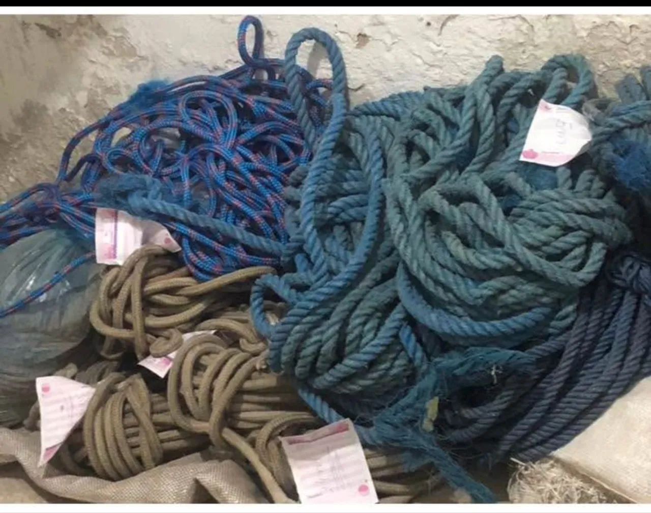 Strings433926694964439040
