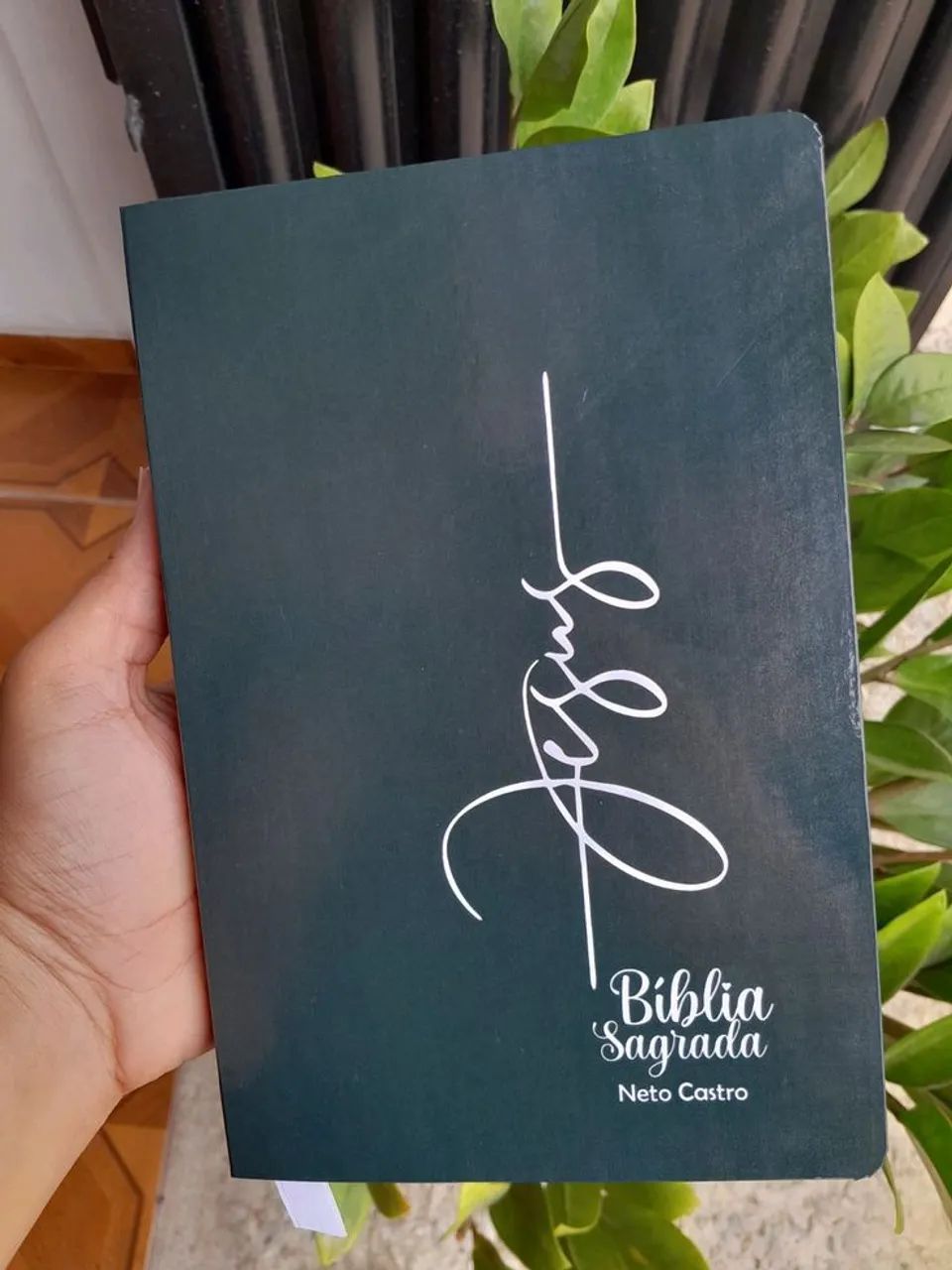 Faz-se reforma de Bíblia. - Foto 4