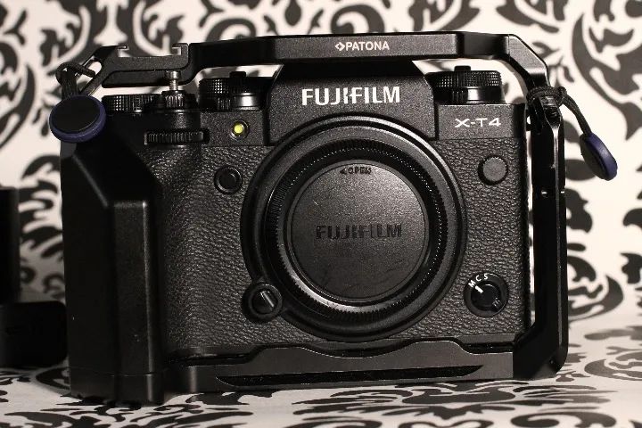 camera Fujifilm xt4 + 2 baterias e cage Pantona - 13.189 clicks