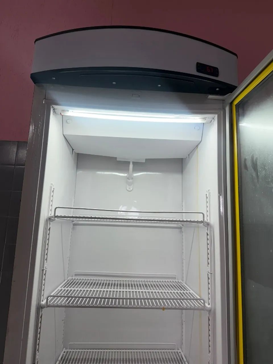 Geladeira expositora 