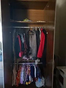 Guarda-roupas com 6 portas e espelho - Foto 4